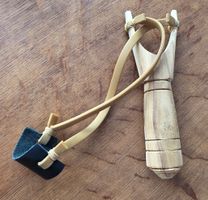 Steinschleuder / Gummischleuder aus Holz - Top Zustand!