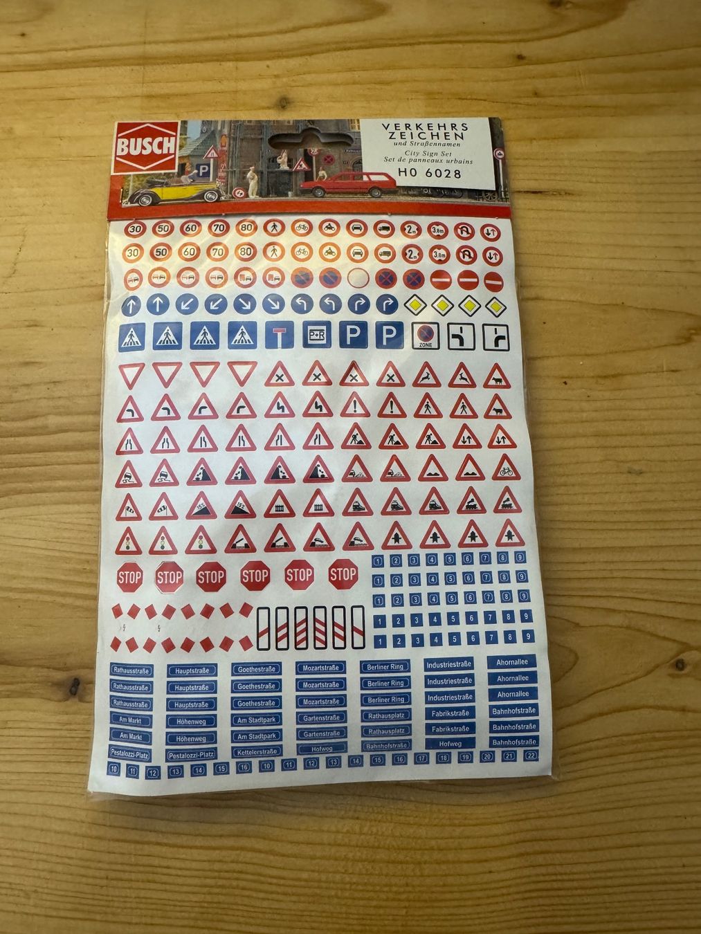 Busch Modelleisenbahnen: Busch Verkehrs Zeichen HO 6028 – Neu und originalverpackt aus Klarsreuti von Sbirolipiero