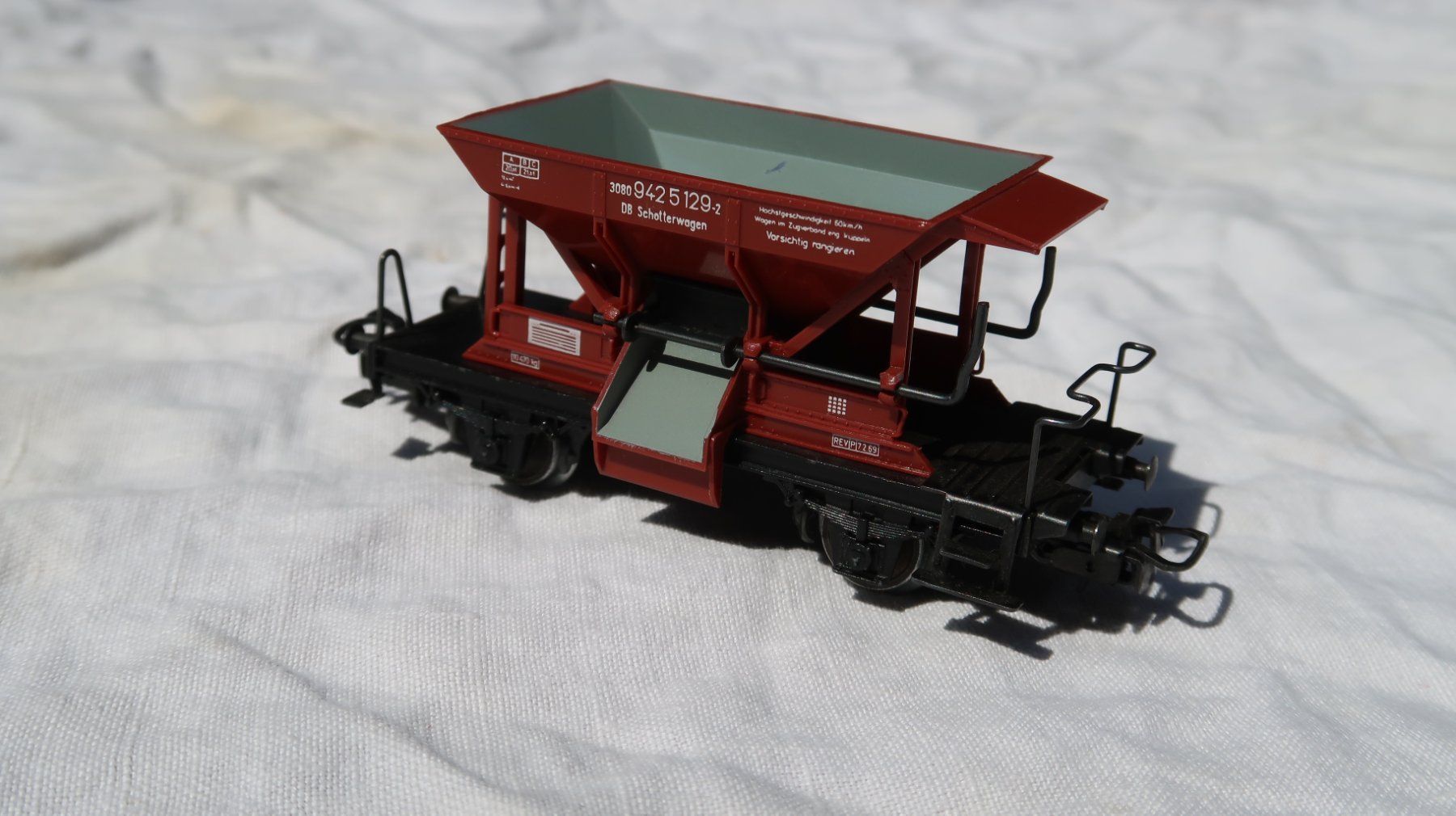Märklin Modellini di ferrovie: MÄRKLIN DB Kies- /Schotterwagen – Usato da Muttenz venduto da Laeckerlihamschter 2