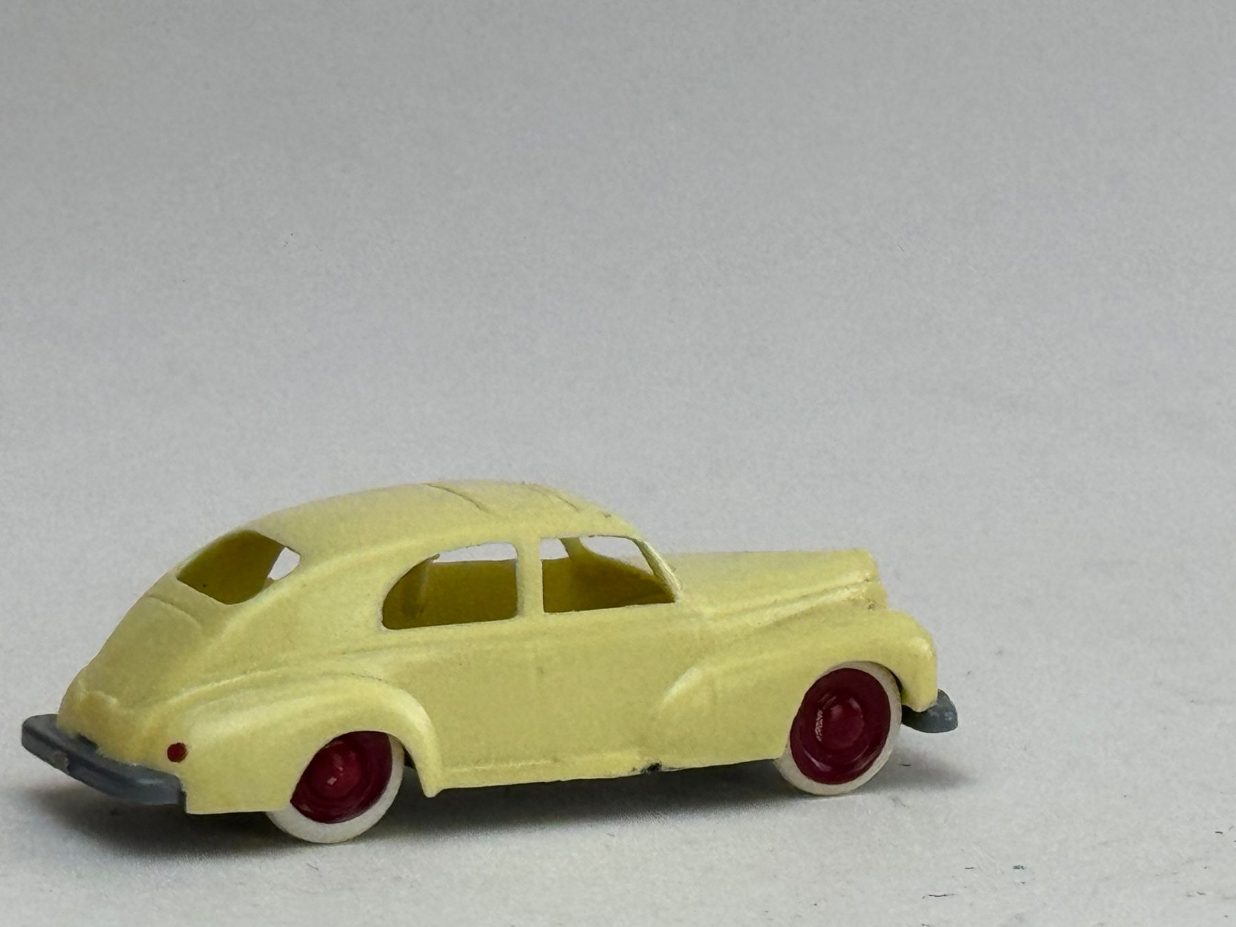 Peugeot Modellini d'auto: GB5- Jouef Peugeot 203 hellgelb – Usato da Elm venduto da Wikmtz 1