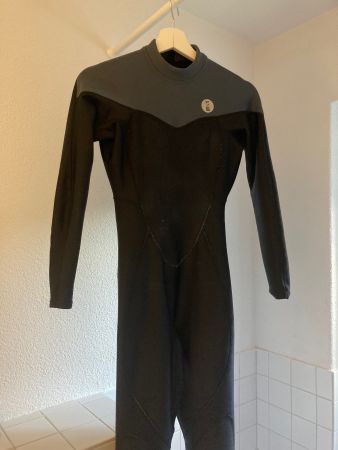 Thermoanzug (auch zum Tauchen oder Schwimmen)
