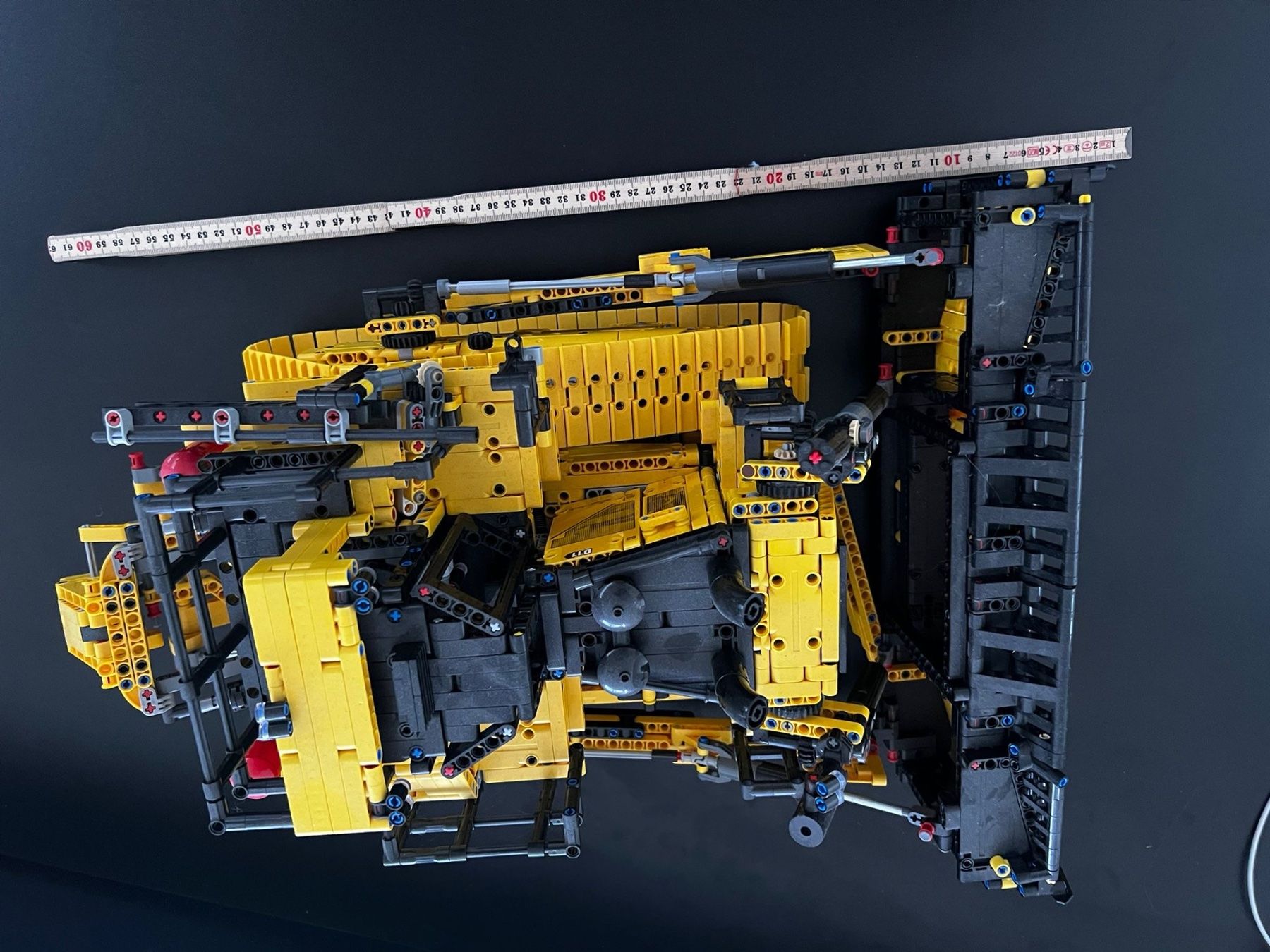 Lego Kit di costruzioni: Lego technic app- controled bulldozer cat d11 42131 – Usato da Jona venduto da firmbach 3