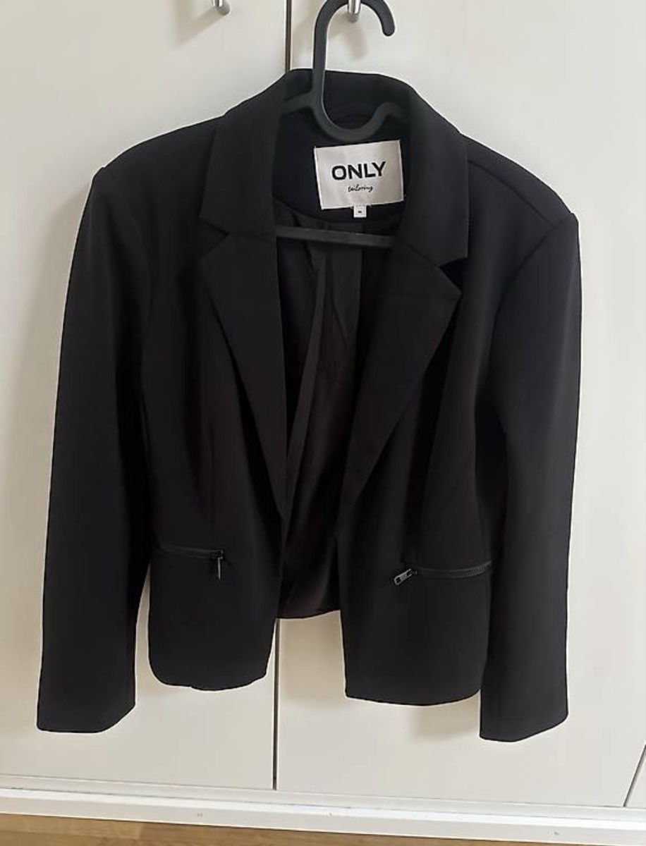 Only Giacche: Jacket ONLY  – Usato da Luzern venduto da roennimoos
