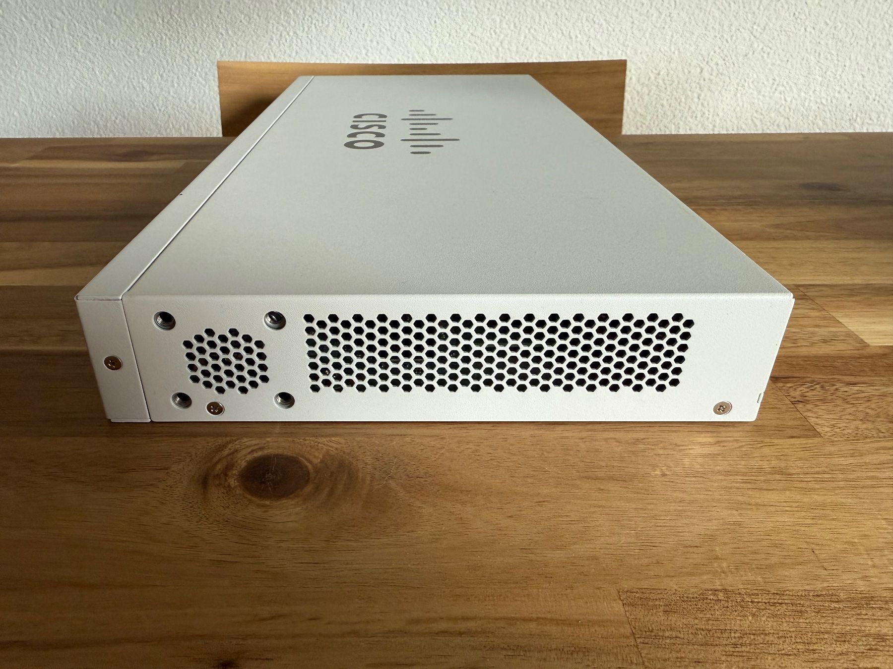 Cisco Modem & Router: Cisco Business 220 series – Nuovo (secondo la descrizione) da Schübelbach venduto da Sambodscha 3