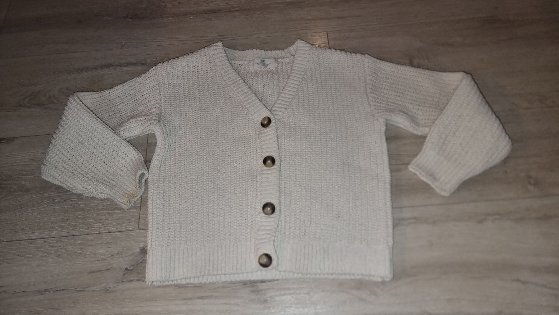 H&M Giacche & Cappotti: H&M Strickjacke, beige, Gr. 122/128 – Usato da Wigoltingen venduto da Zuckerfee84