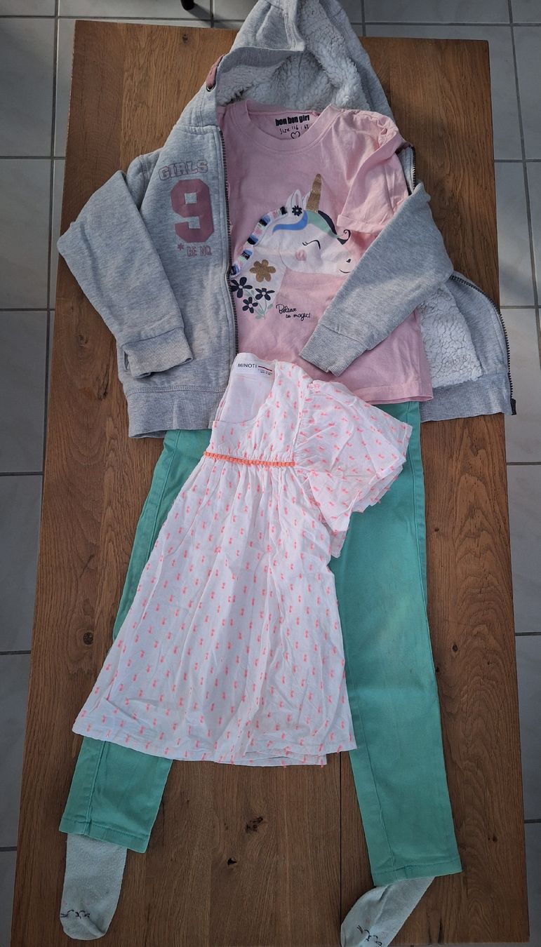 Lotti & Set di vestiti: Mädchen Kleiderpaket, Grösse 116/122 – Usato da Kreuzlingen venduto da nissie88