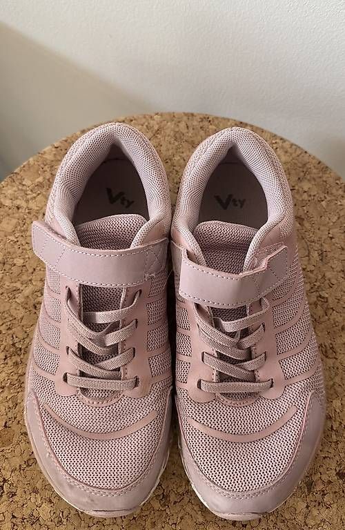 Chaussures filles: Hallenschuhe Gr 35 – D'occasion à Rifferswil par kaa82