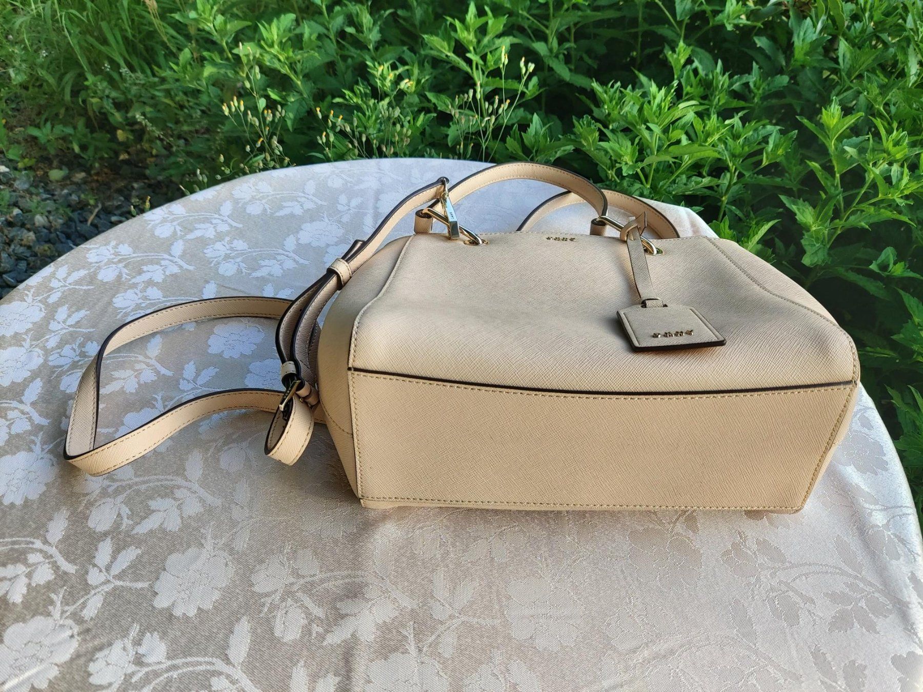DKNY Taschen für Damen: DKNY Handtasche beige – Gebraucht aus Herisau von aca_27kt 1