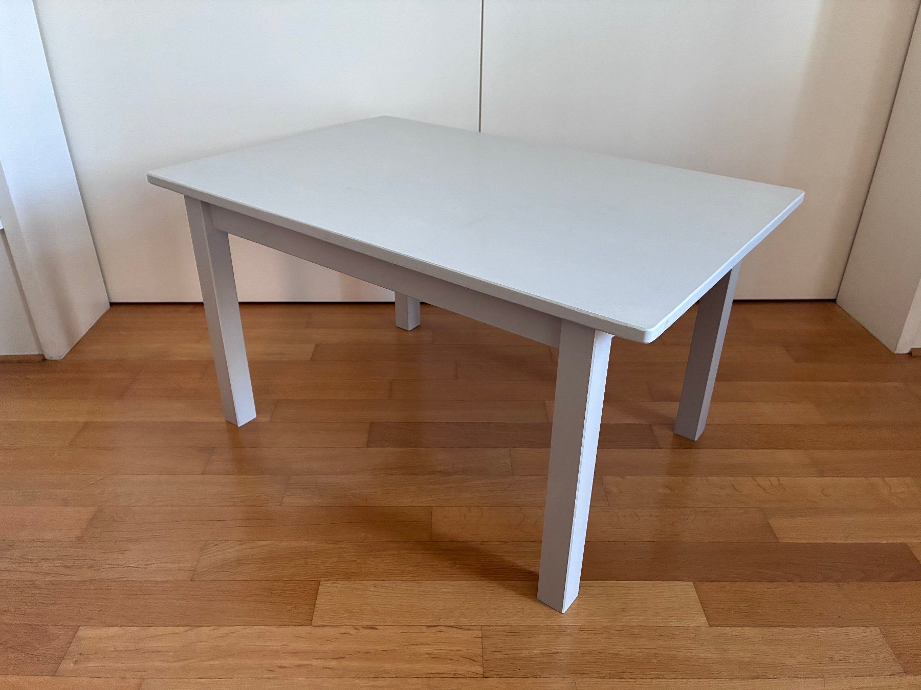 Ikea Tables: Beistelltisch IKEA Sundvik – D'occasion à Basel par ziz_try7 1