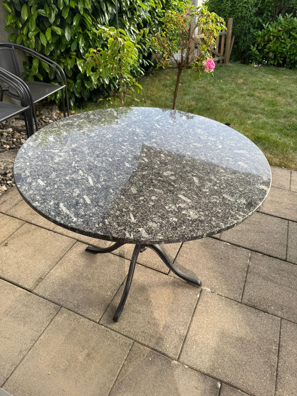 Tische: Granittisch rund – Gebraucht aus Lohn-Ammannsegg von Laluna16
