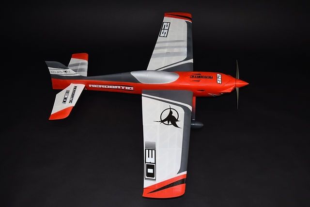 Modellismo RC: Kunstflugzeug 1.2m Spannweite – Nuovo e nell'imballaggio originale da Gonten venduto da reko12 1