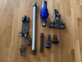 Dyson DC45 kabelloser Staubsauger (Defekt: lädt nicht mehr)
