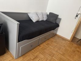 Tagesbett mit drei Schubladen grau neuer Zustand
