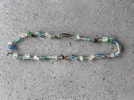 Schöne Kette in Meeresfarben
