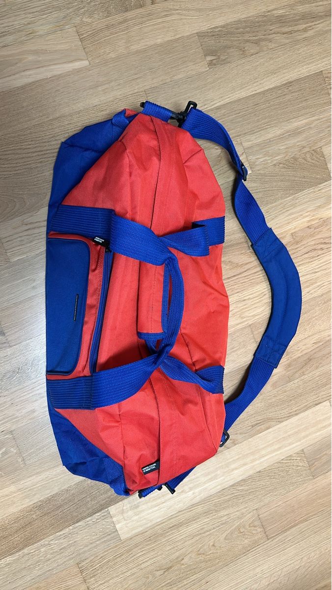 Taschen: Sporttasche rot/blau – Gebraucht aus Weiningen TG von Mis_s7yy