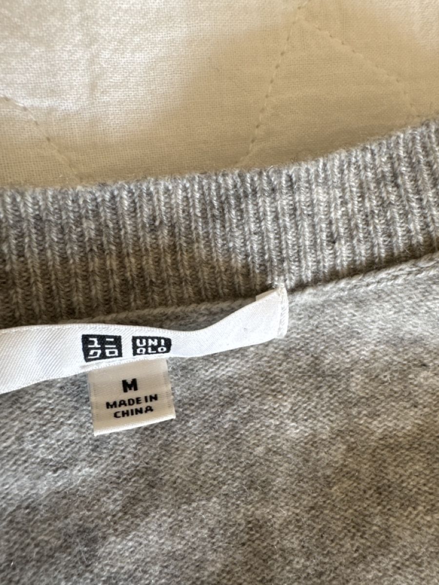 Uniqlo Maglioni & Felpe: Pull en cachemire Uniqlo gris taille M - impeccable! – Usato da Genève venduto da Cicin 1