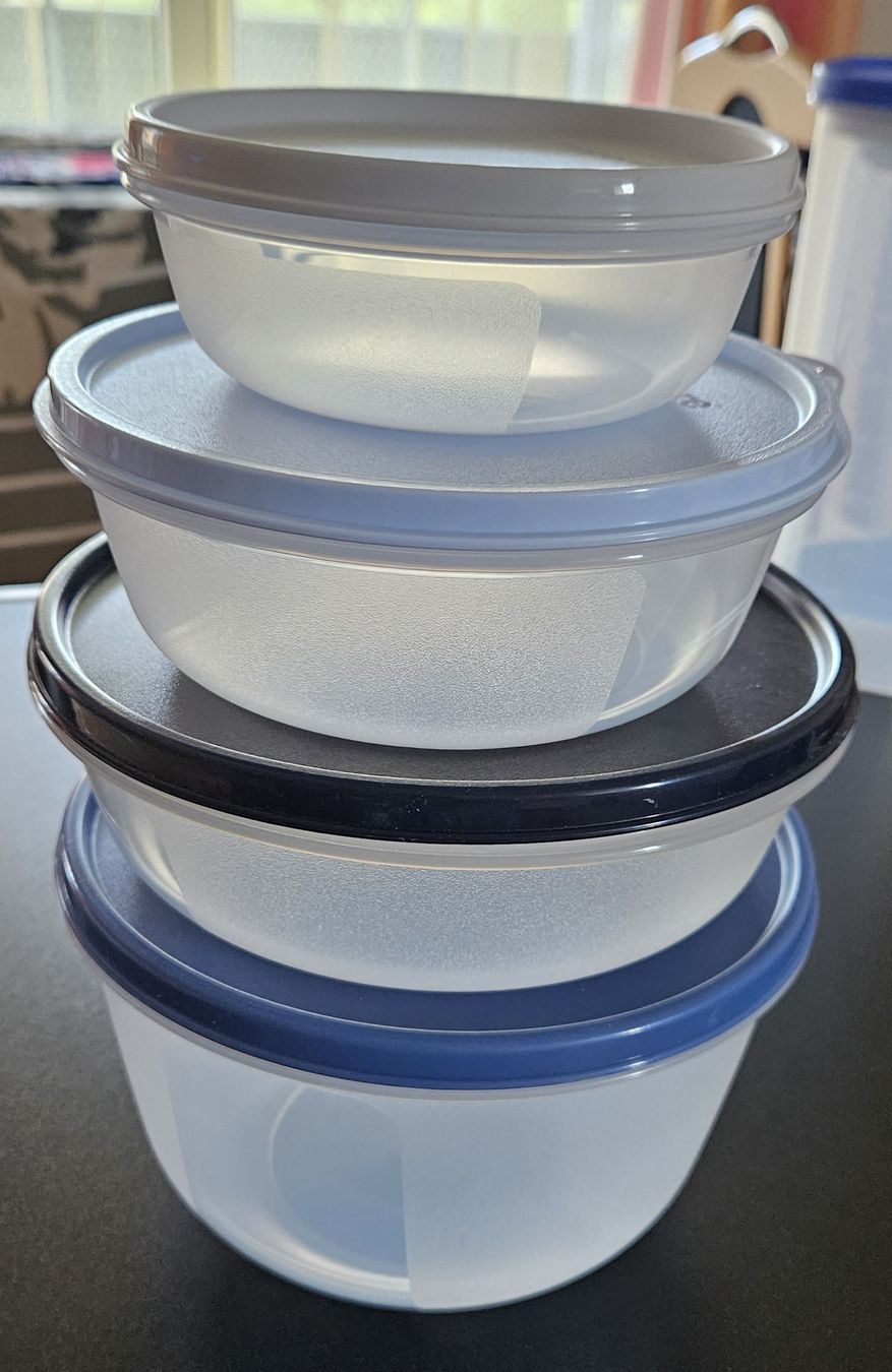 Tupperware Contenitori & Simili: Grosser Schüsselsatz – Nuovo e nell'imballaggio originale da Hasle b. Burgdorf venduto da buddle32