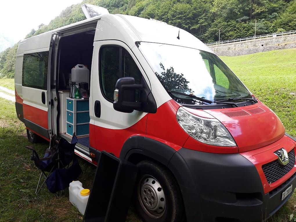 Veicoli da campeggio: Ausgebauter Camper Van, sofort reisebereit! – Usato da Unterägeri venduto da kaspa77