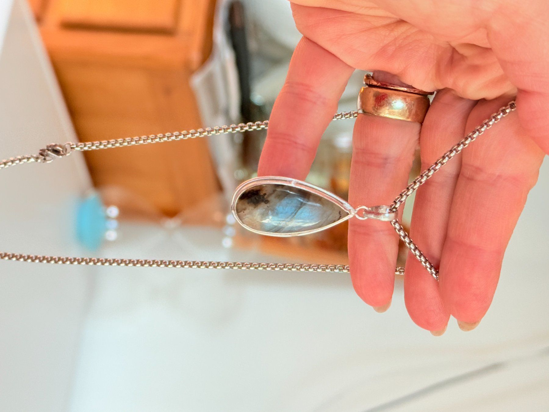 Catenine: Collier Labradorite naturelle – Nuovo e nell'imballaggio originale da Genève venduto da AGBERG 3