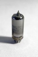 14x PHILIPS 85 A 2 / 85A2 Vacuum - Röhren. NOS/OVP der Armee