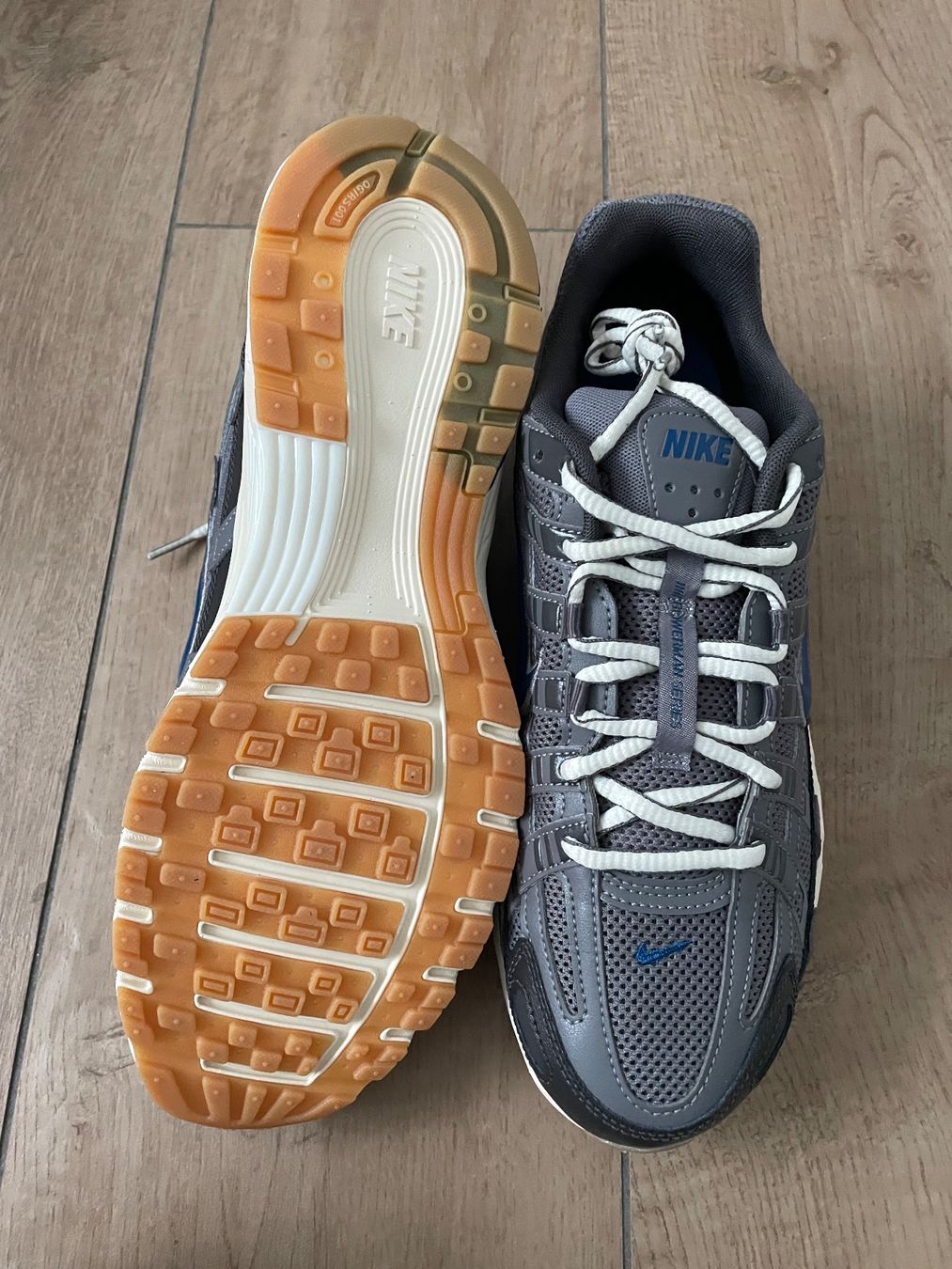 Nike Scarpe da uomo: Nike P-6000 Gr. 43 NEU – Nuovo e nell'imballaggio originale da Waltenschwil venduto da hansnine 4