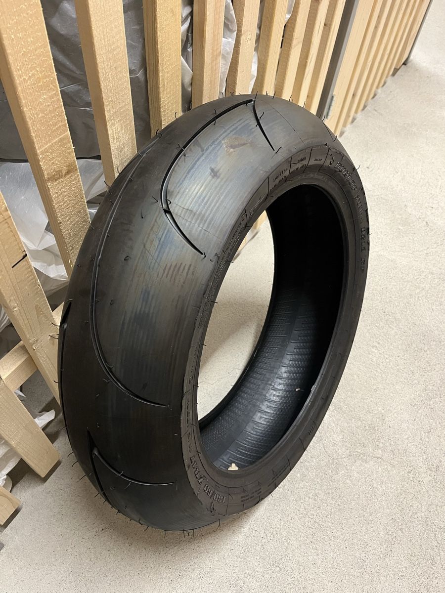 Pneus & Roues: Dunlop D213 GP PRO – Neuf avec emballage d'origine à Bulle par hen_gr27