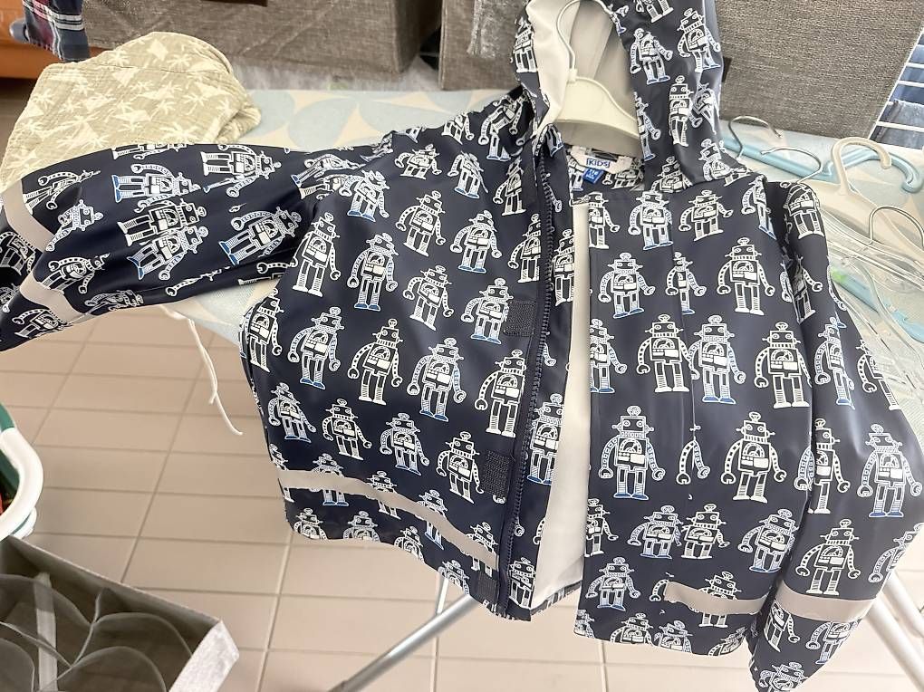 Vestes & Manteaux: Regenjacke 116 5-6 Jahren – D'occasion à Zürich par mar_8dkv