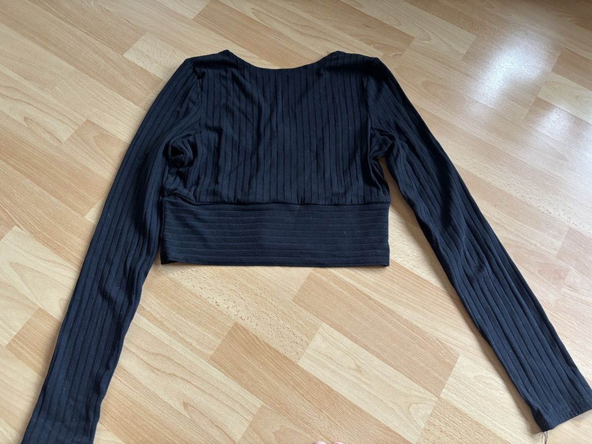Shein Pulls & Sweat-shirts: Bauchfreier Pulli – D'occasion à Steffisburg par suunnaunn 1