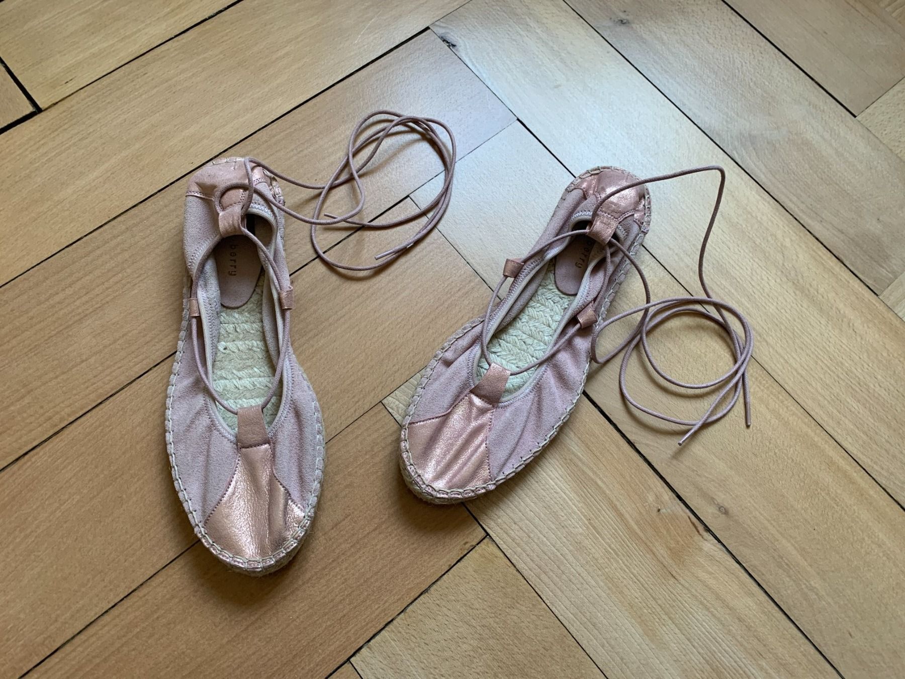 Scarpe da donna: MINT & BERRY - Leder Espadrilles 41 neu – Nuovo (secondo la descrizione) da Zürich venduto da Diazaio