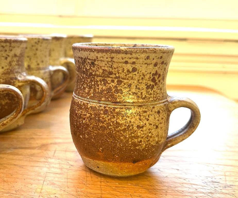 Set di piatti: Vintage Steingut Becher – Usato da Basel venduto da Katharina520741 1