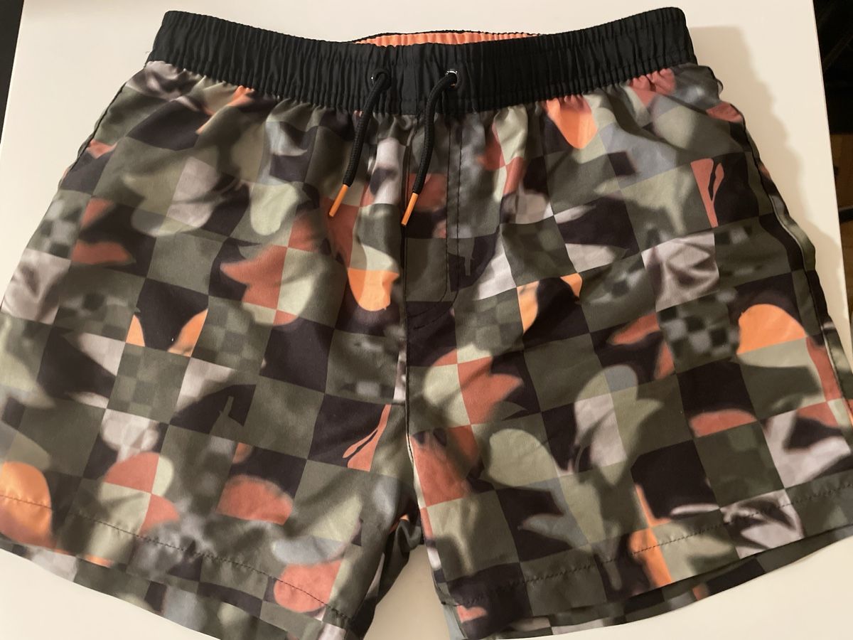 Lotti & Set di vestiti: Lot Short de bain garçon modèle unique et confortable – Usato da Yverdon-les-Bains venduto da mar_hg5t 2