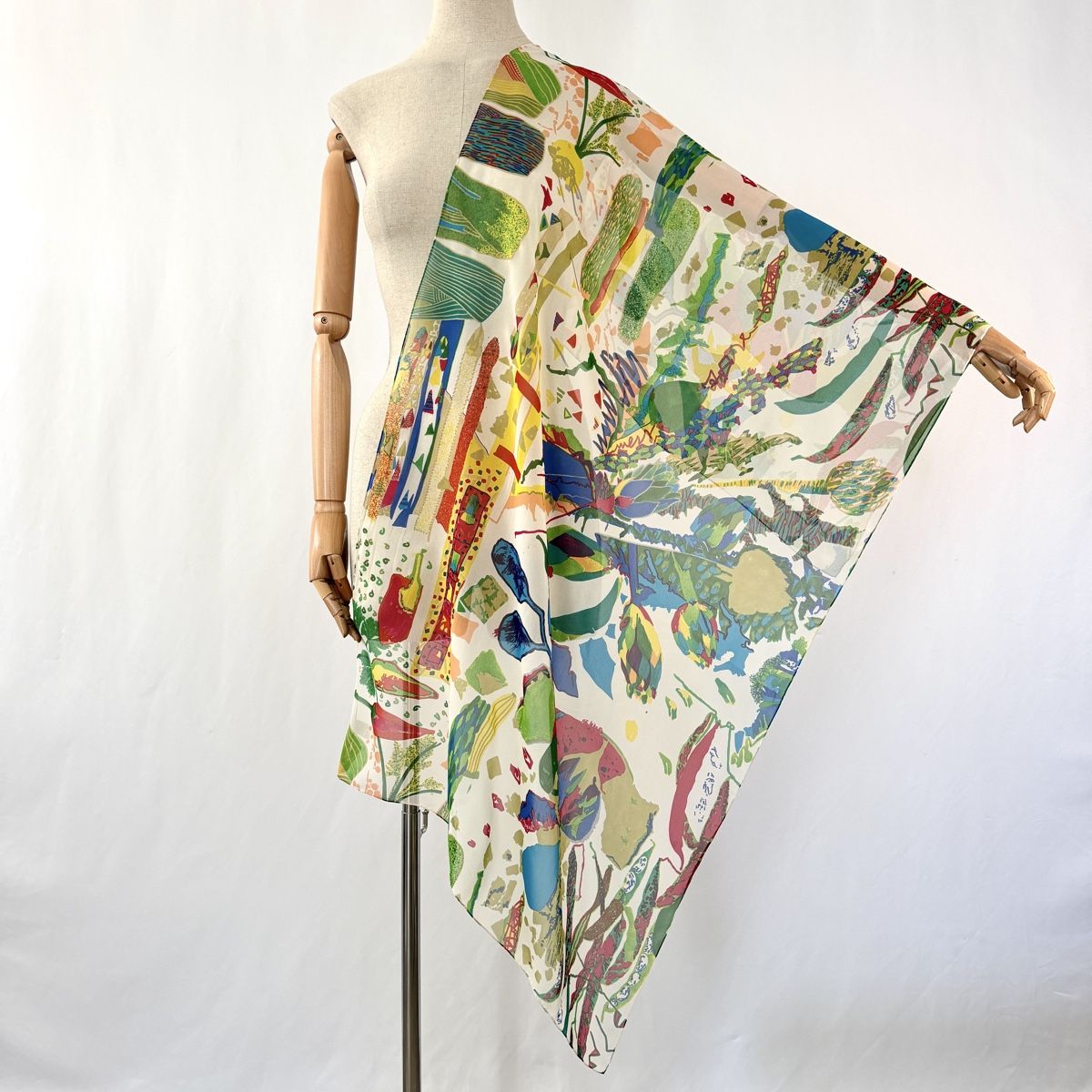 Fabric Frontline Foulard & Sciarpe: FABRIC FRONTLINE Silk Scarf – Usato da Freienbach venduto da Avviivva_Shop