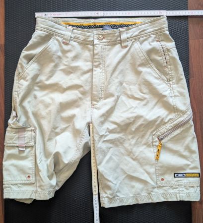 Short Oakley L
