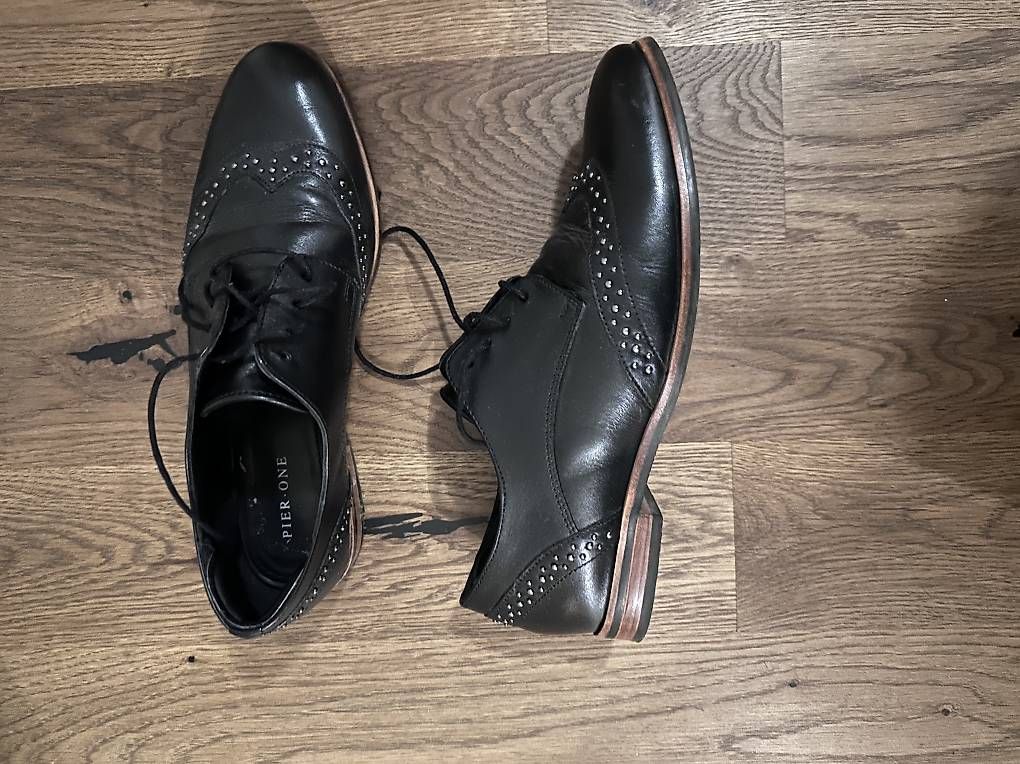 Chaussures femmes: Schnürschuhe Damen schwarz Leder Grösse 40 – D'occasion à Zürich par kat_tl7x 1