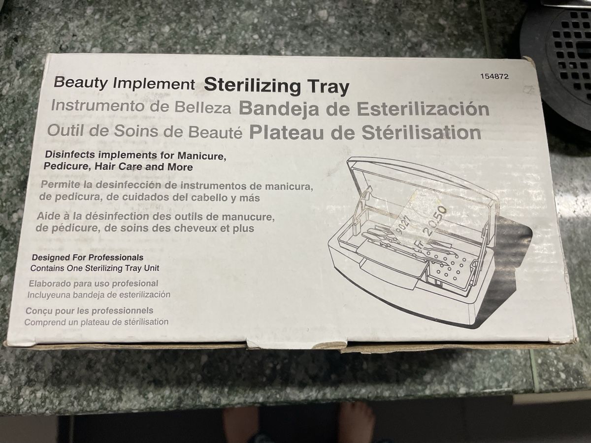 Pasti del neonato: Sterilisationsbox Nagelstudio, neuwertig! – Usato da Oberwil BL venduto da Petermib