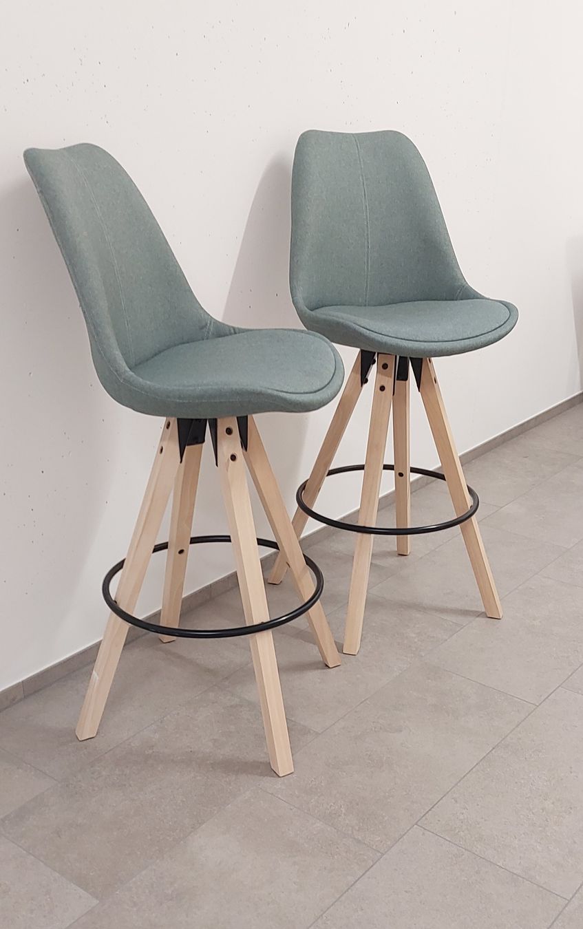 Chaises: Barhocker Holz mintgrün neuwertig – D'occasion à Marbach LU par wobiwobme