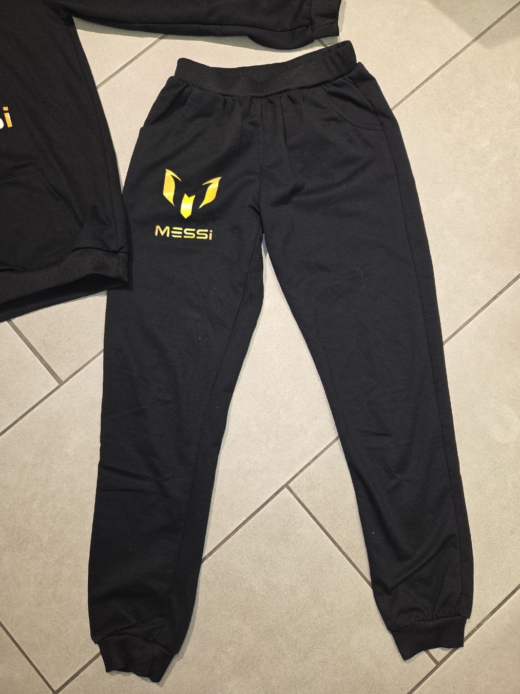 Lotti di vestiti: Messi Trainer-Set Schwarz Grösse 150 – Usato da Schlierbach venduto da smeralda1313 2