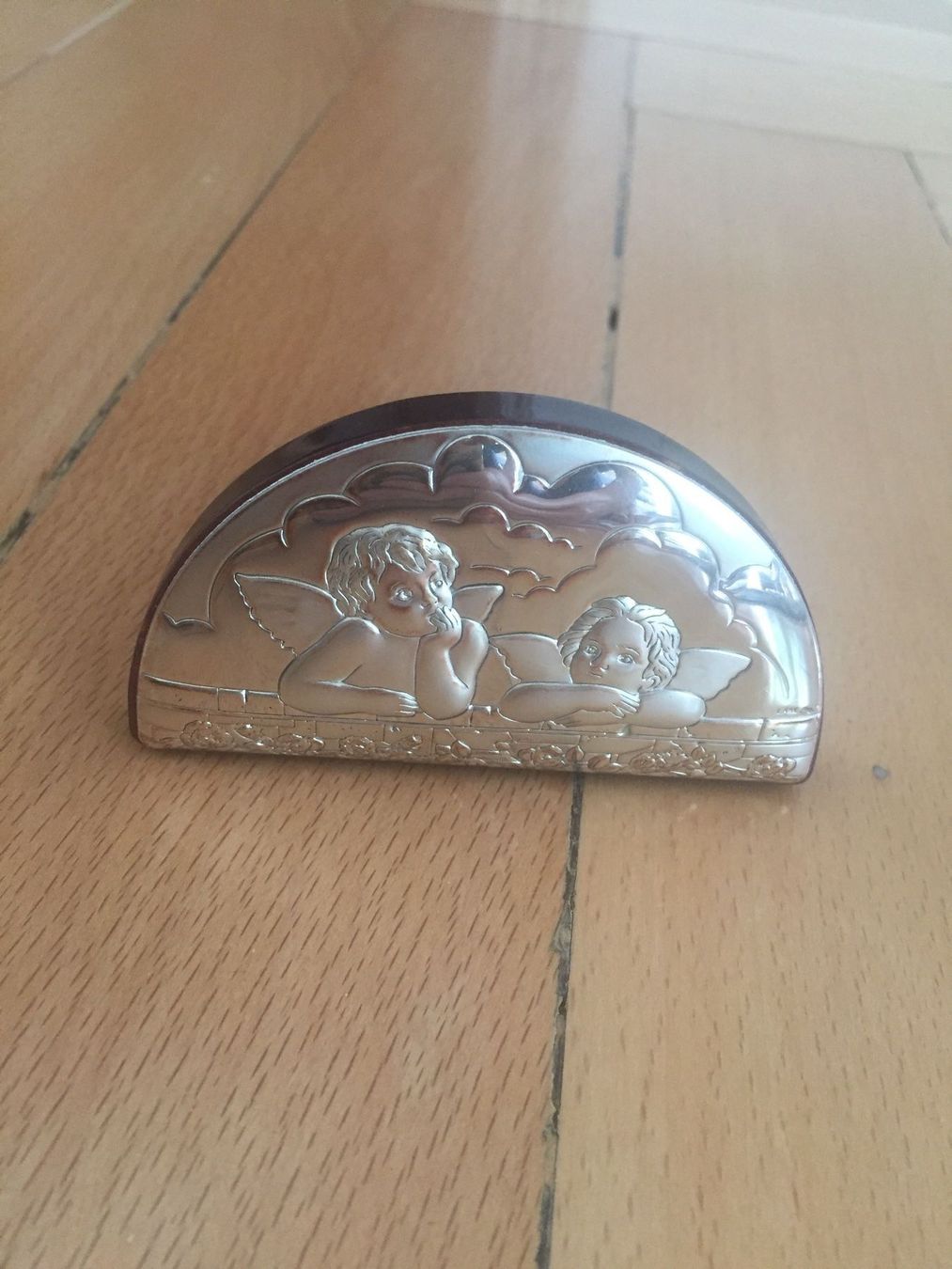Tutte le decorazioni: Objet décoratif. Argent? Support en bois. Envoi poste +8.50 – Usato da Küssnacht am Rigi venduto da FFKA