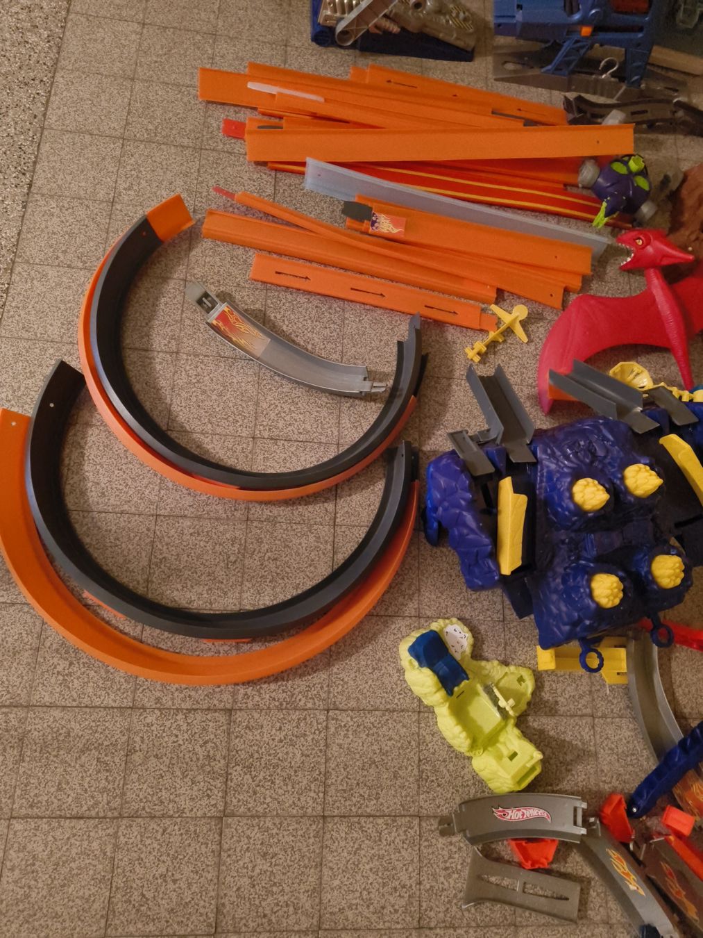 Hot Wheels Piste: Riesige Sammlung Mattel Hot Wheel Bahn Teile – Usato da stettlen venduto da VintageBern_ch 1