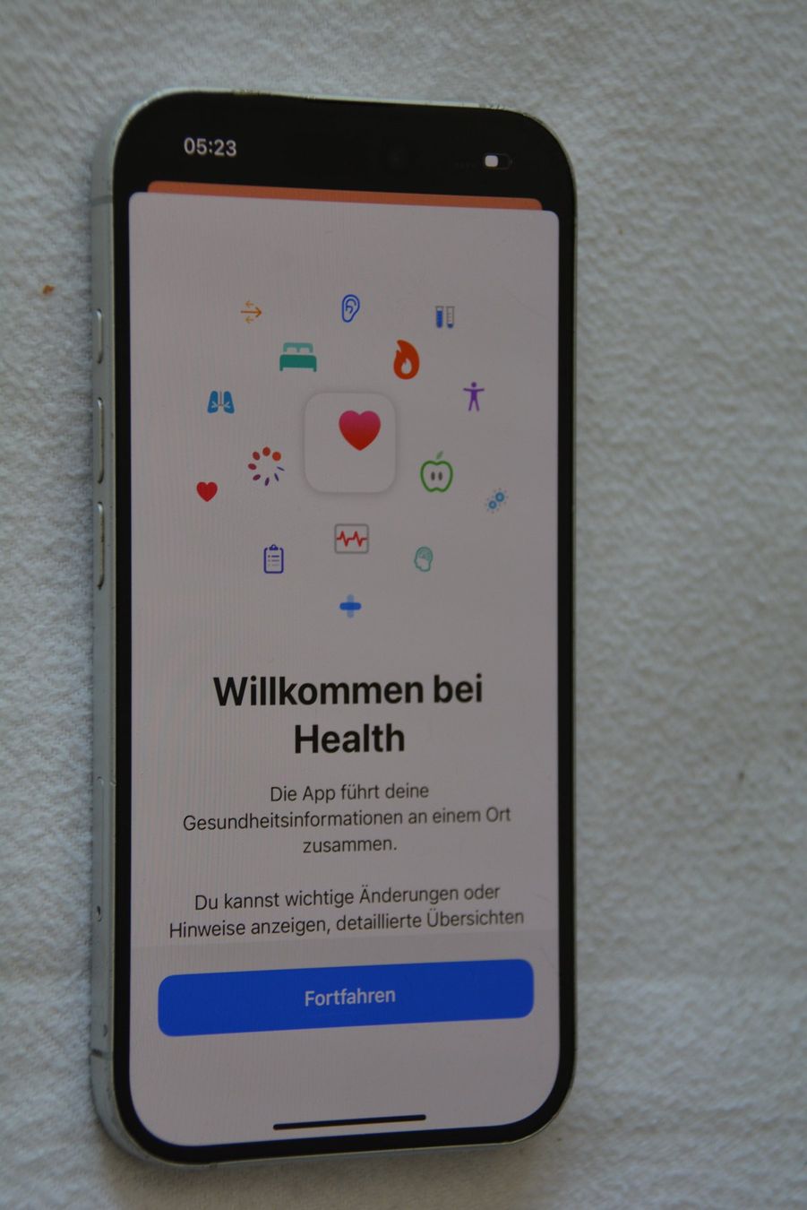 Apple Telefoni cellulari / Smartphones: Top: Iphone 16 128GB Weiss 479 Zyklen mit Backcoverschaden!! – Usato da Biel/Bienne venduto da Secondhand_Shop 1