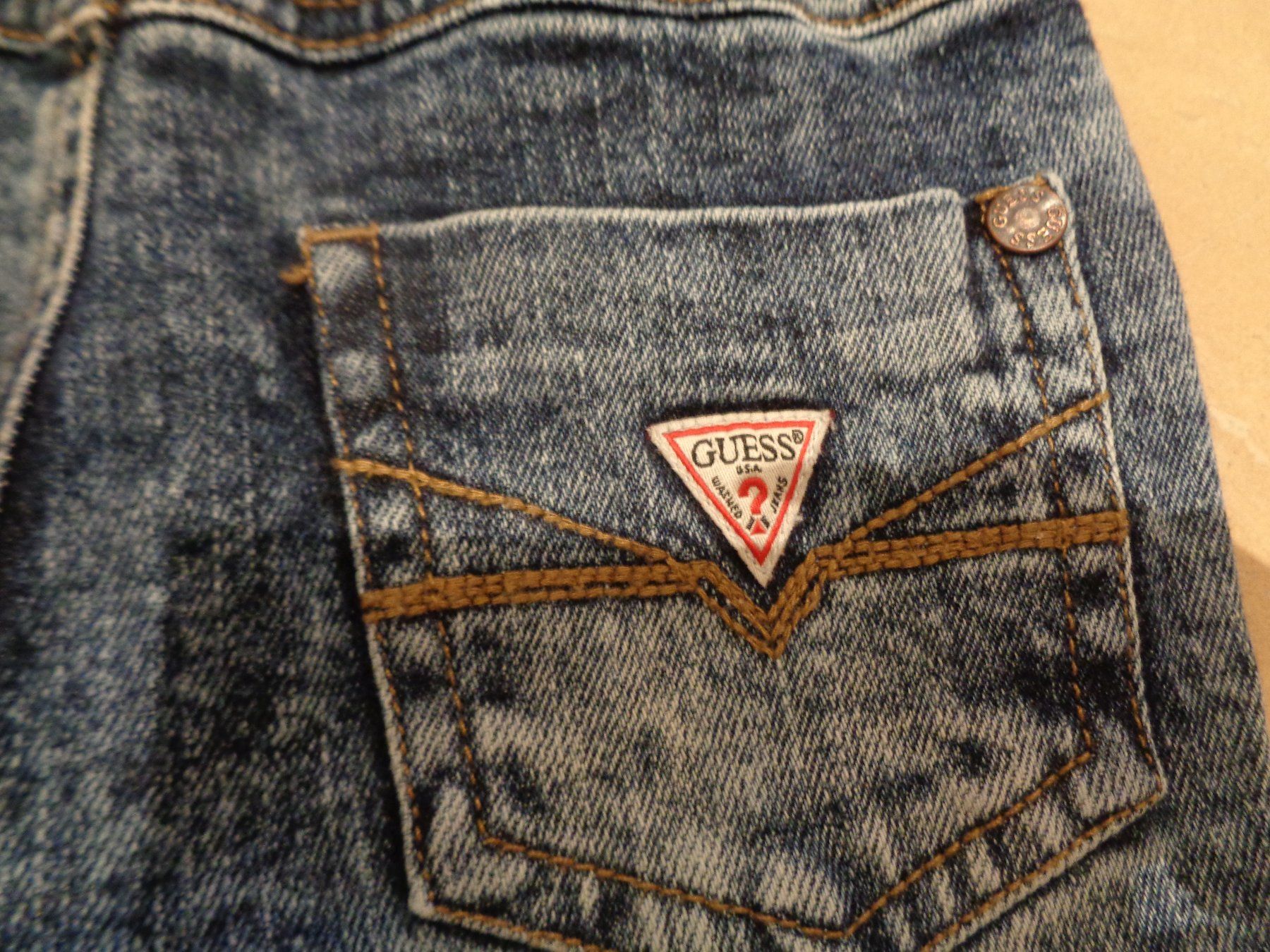 Guess Pantalons: Guess NWT Jeans, 2J 92 – D'occasion à Klingnau par Markus14 4