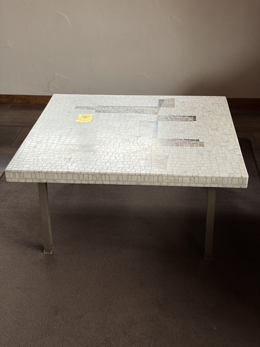 Tavoli: Table basse mosaïque, marbre et or, années 60. – Usato da Saxon venduto da vva_m2y8 1
