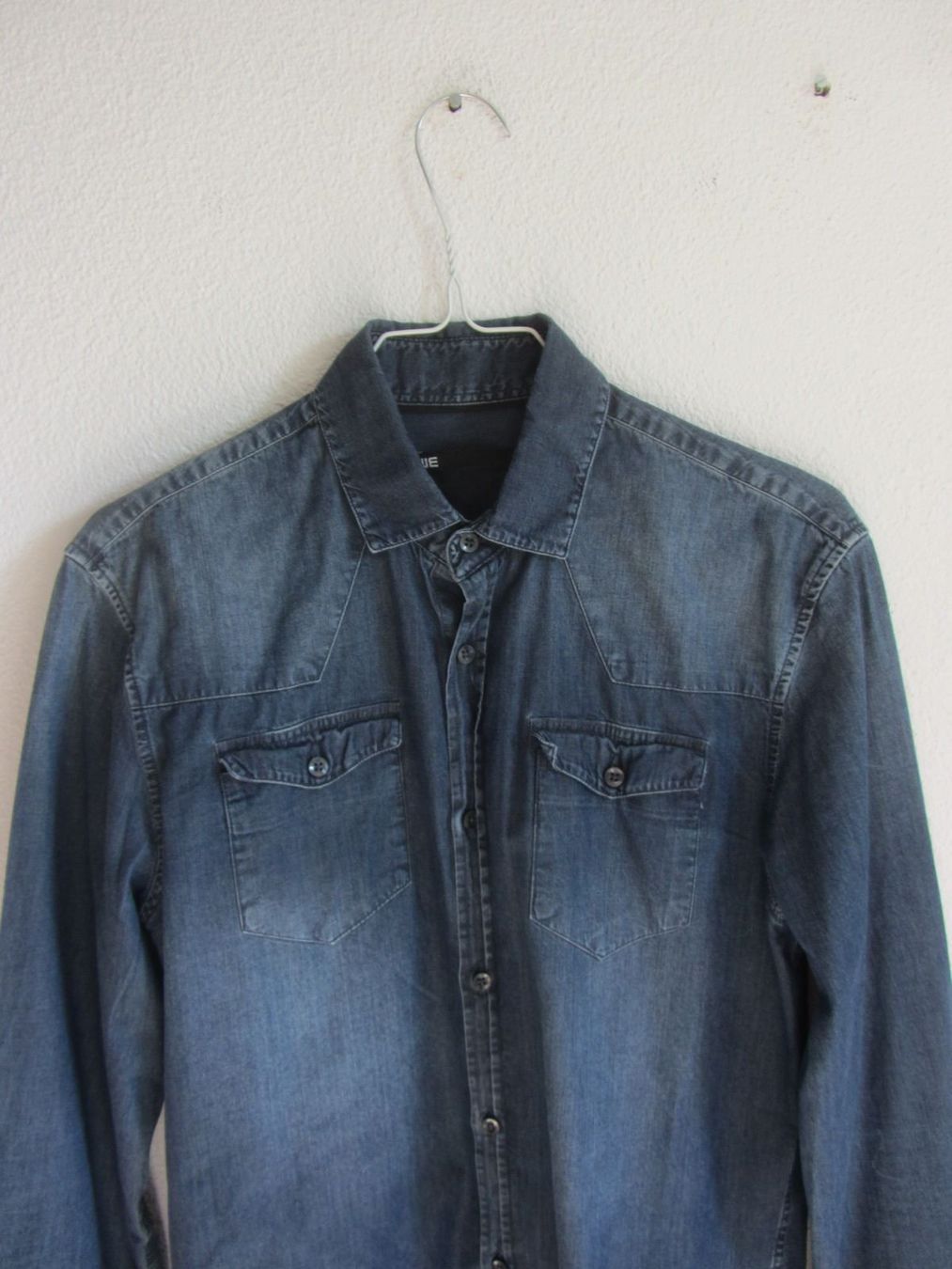 We Camicie: WE Jeanshemd dunkelblau S – Usato da Zürich venduto da Diazaio 1