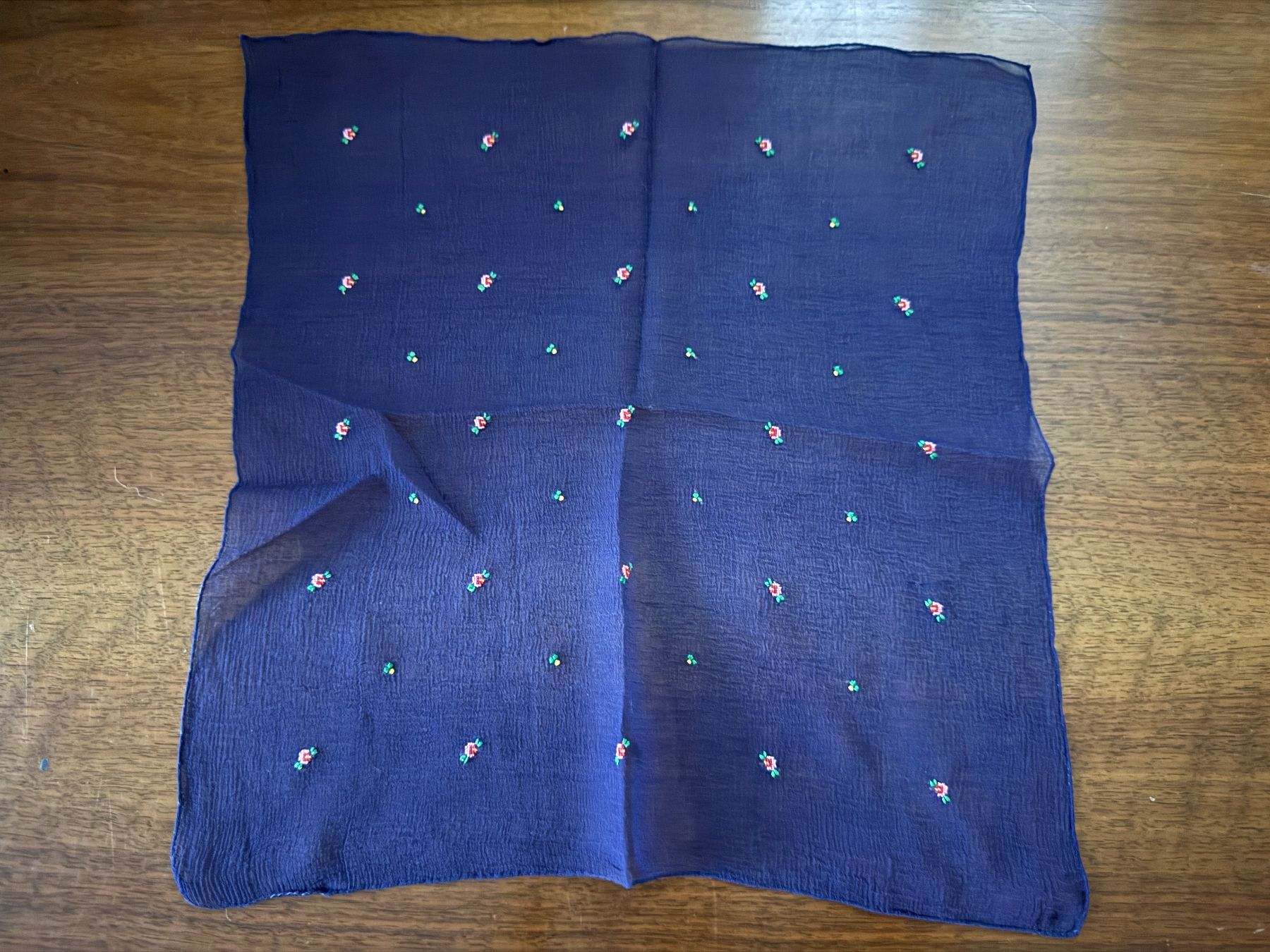 Foulard & Sciarpe: Damen Tuch dunkelblau mit Blumenmuster – Usato da Erstfeld venduto da Mario_boe0