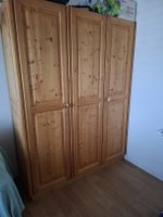 Kleiderschrank Fichte massiv dreitürig guter Zustand