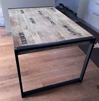 Schöner Esstisch im Industrial Stil