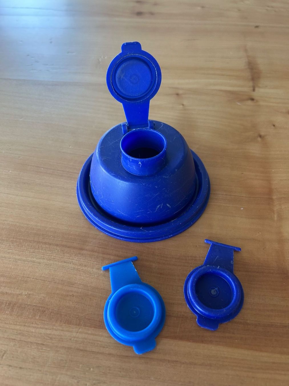 Tupperware Appareils de cuisine: Tupperware Shaker Deckel mit 2 Ersatzdeckli – D'occasion à Kaltbrunn par lagone1 1