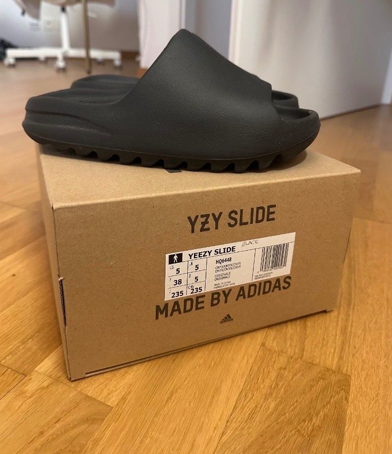 Adidas Scarpe da uomo: Adidas Yeezy Slides – Usato da Wallisellen venduto da mirja.02 1