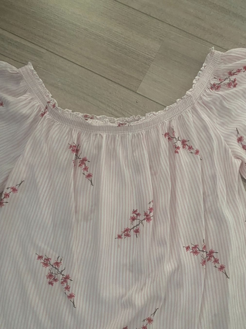 Top: Oberteil MARÉE weiss/rosa gestreift mit Blumen Gr. S – Usato da Bonstetten venduto da VCLS 1