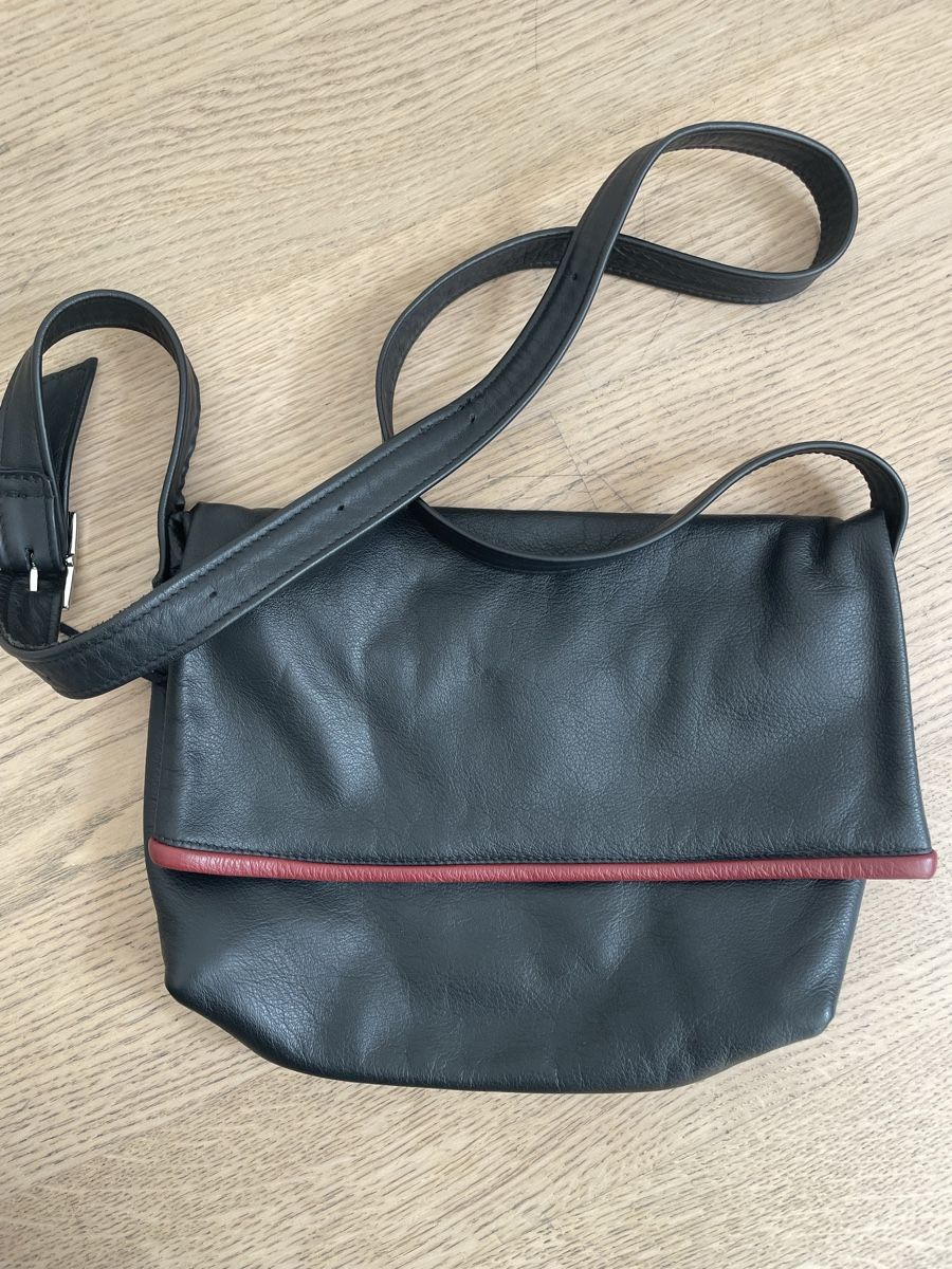 Taschen für Damen: Vintage Schwarze Ledertasche – Gebraucht aus Wetzikon ZH von phare